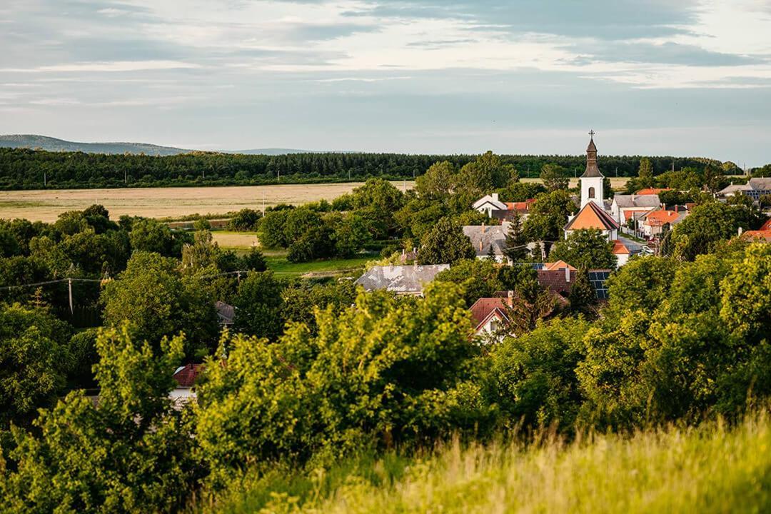 Kakukk Vendeglo Panzio Bed & Breakfast Bánd Eksteriør bilde